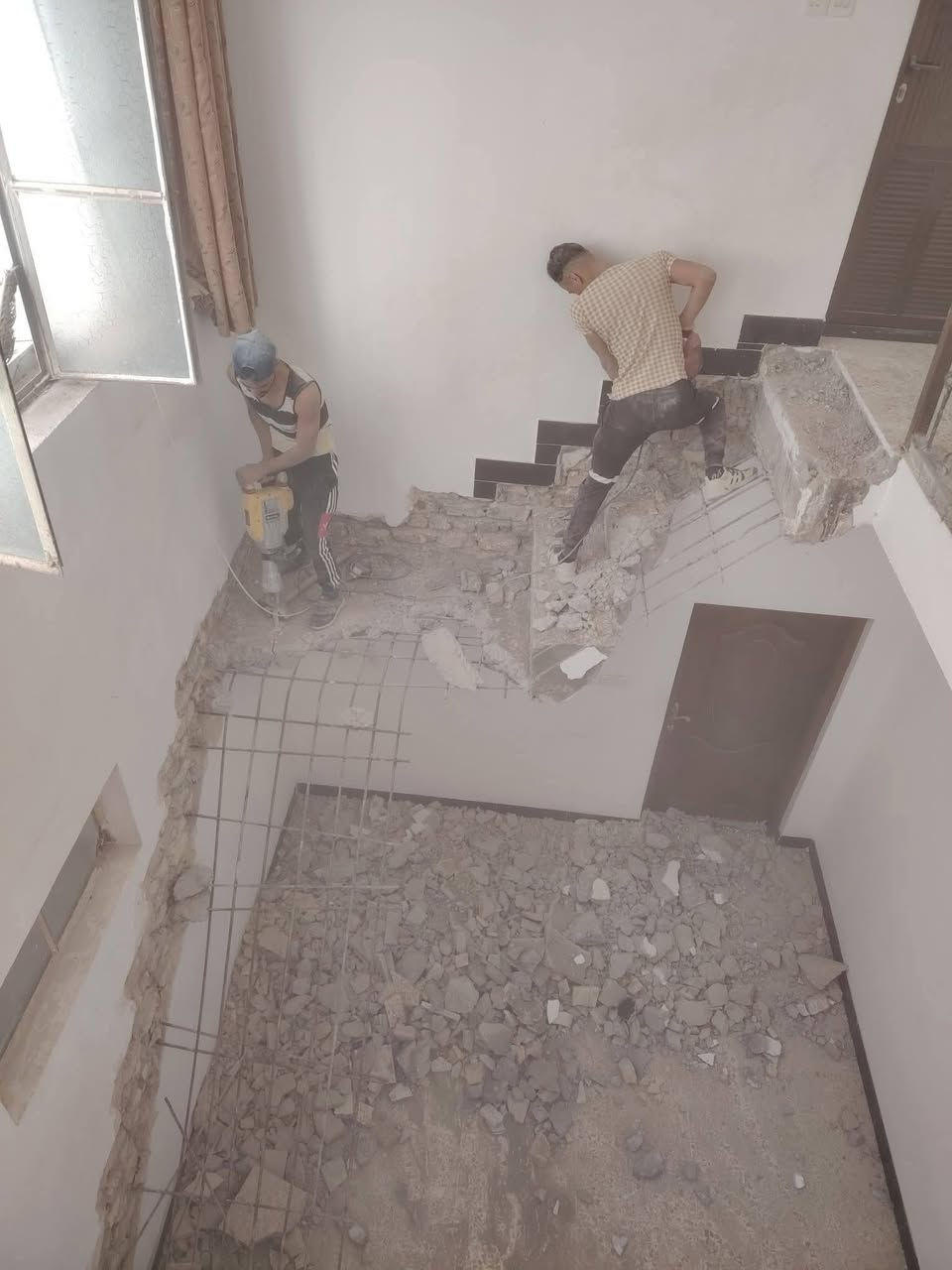 سلام عليكم  / يوجد كادر عمل جاهز/ تصعيد مواد/ تنضيف بيوت/ تفليش/ تكشيط/ تنضيف حدائق/ دفن نهري  / شقلنه ليل ونهار   /ومعداتنه جاهز/ ماعليك بس تصال على رقم  /     ***********
