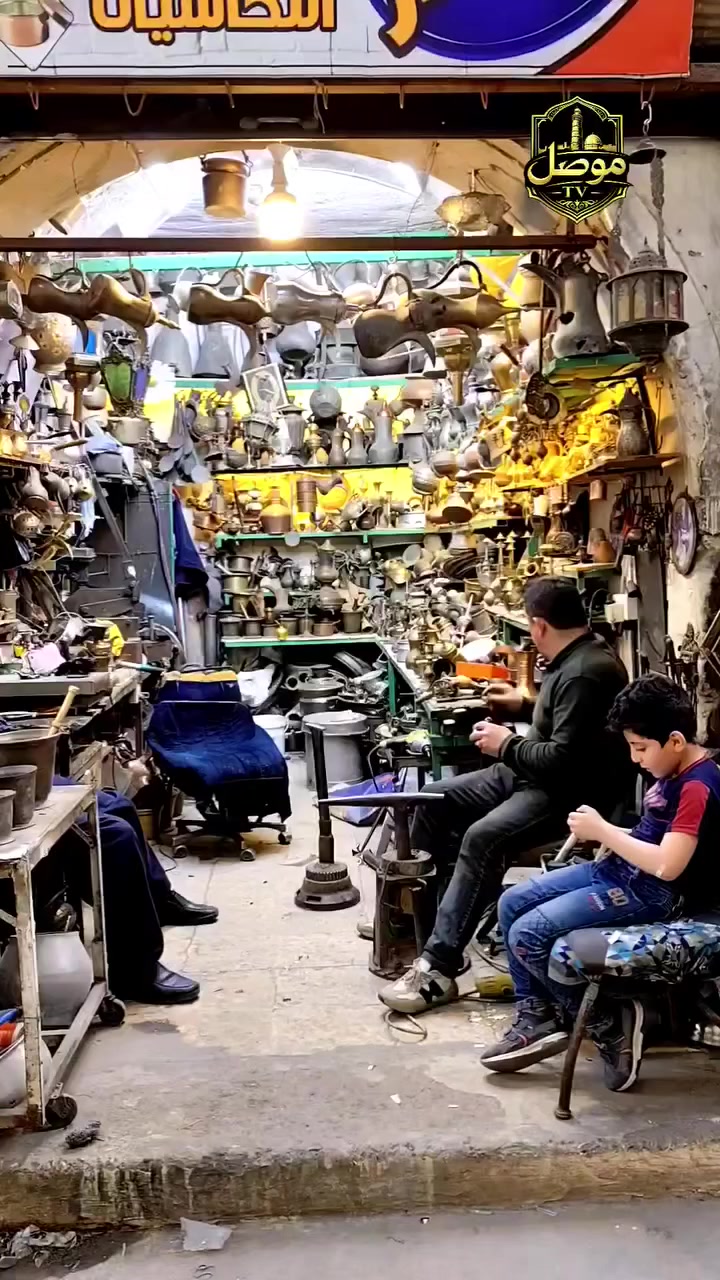 نور الدين الصفار من الحرفيين الذين حافظوا على مهنة الآباء والأجداد في مدينة الموصل


**إذا كنت صاحب هذا الإعلان وتريد حذفه لأي سبب، رجاءا أرسل رسالة إلى الدعم الفني**