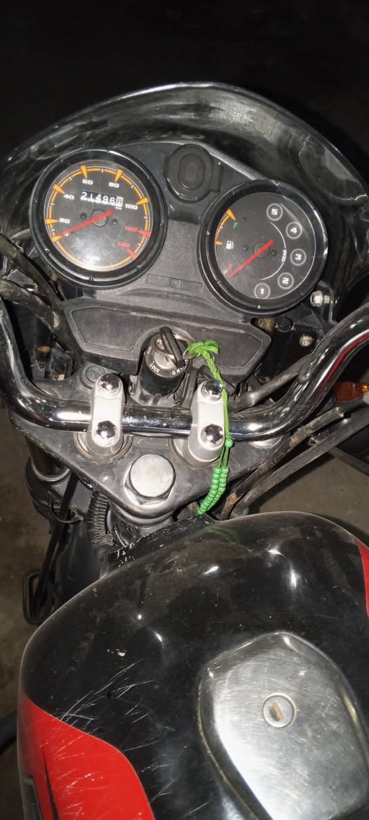 السلام عليكم بوكسر موديل 22 نضيفة رقم انكليزي تحويل شوكت ميعجبك باسمي لمكان بغداد العبيدي قرب فلكة حي النصر *********** واتساب واتصال 
ماشية 21 
السعر مليون و950 وبيها مجال
