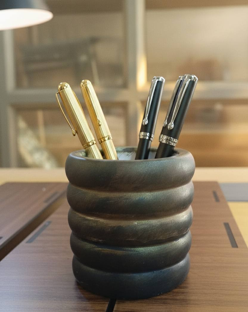 عاجل 📍 مقلمة للمكتب ولابد أروع وأجمل منها 
مصنوعة من الحجى ضد الكسر والماء والخدش
متوفر جملة و مفرد ✈️ توصيل لكل محافظات العراق 🇮🇶
للحجز والطلب راسلنا على الخاص او الواتساب
*********** 📍
