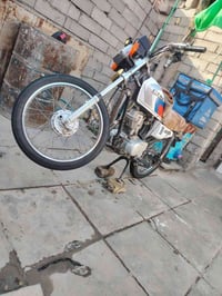 دراجه للبيع أوراق اصولي موديل ١٨ المكينه مفتوحه ٤٥٠ وبيها مجال ٠٧٨٥٩٢٠...