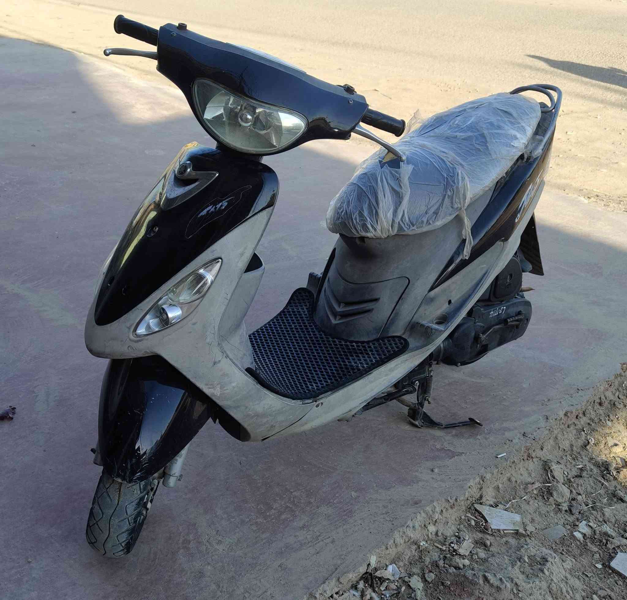 مرحبا شوفت عينك اسمها وشكلها معروف لاتبخير ولا تنقيص من الاخير حاويه وكيلها موجود ال خزعلي دراجة صارلها شهرين من طالعه من الوكيل/ مكانها الجمهوري شارع سالم 
((*********** )) اتصل وخادم
