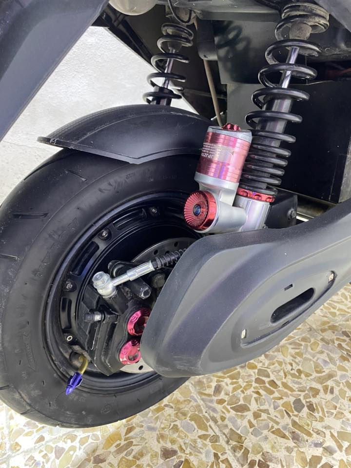 السلام عليكم ماطور شحن للبيع ماطور نضيف مثل ماموضح بالصورة تايرات جدد ٦بطاريات ٣اصليات ومبدل جدد تشغيل عن بعد بصمة نطام باركP
السعر 350الف للاستفسار الاتصال على الرقم***********
