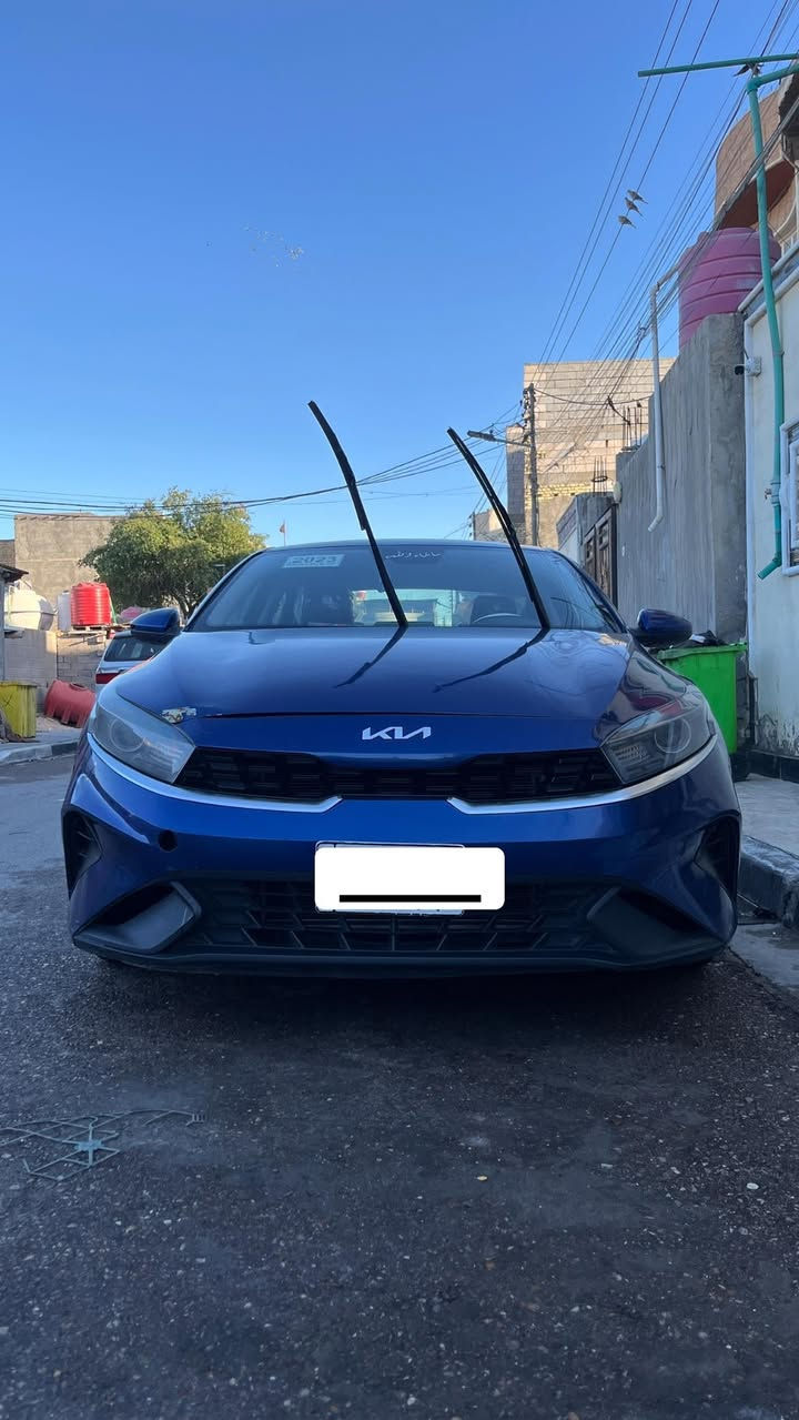 السلام عليكم 
كيافورتي 2023وارد امريكي 
موصفاتهه معروفه رادار امامي شاشه كاربلاي
تحكمات ستيرن تثبيت مسار تثبيت سرعه 
تخم تاير دواخل كله جديد
كشنات حضن تبريد تدفئه كله شغال 
حادثها بامريكا كلش خفيف موجوده عندي الصور 
وذا تريد رقم الشاصي وانت ابحث 

***********

رقم بصره معوقين 115
