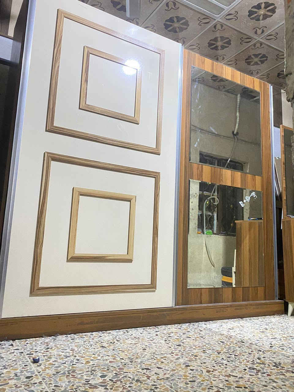 السلام عليكم غرفه تركيه نضيفه للبيع السعر275 في بغداد للاستفسار خاص او اتصال    ***********9
