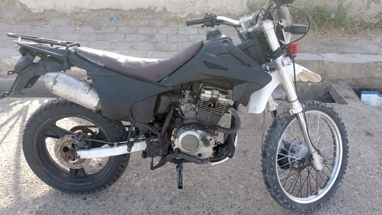 750 

نقصها بريك خلفي ودكمه سلف 

تاير خلفي جديد 

اوراق 

مكاني واسط


**إذا كنت صاحب هذا الإعلان وتريد حذفه لأي سبب، رجاءا أرسل رسالة إلى الدعم الفني**