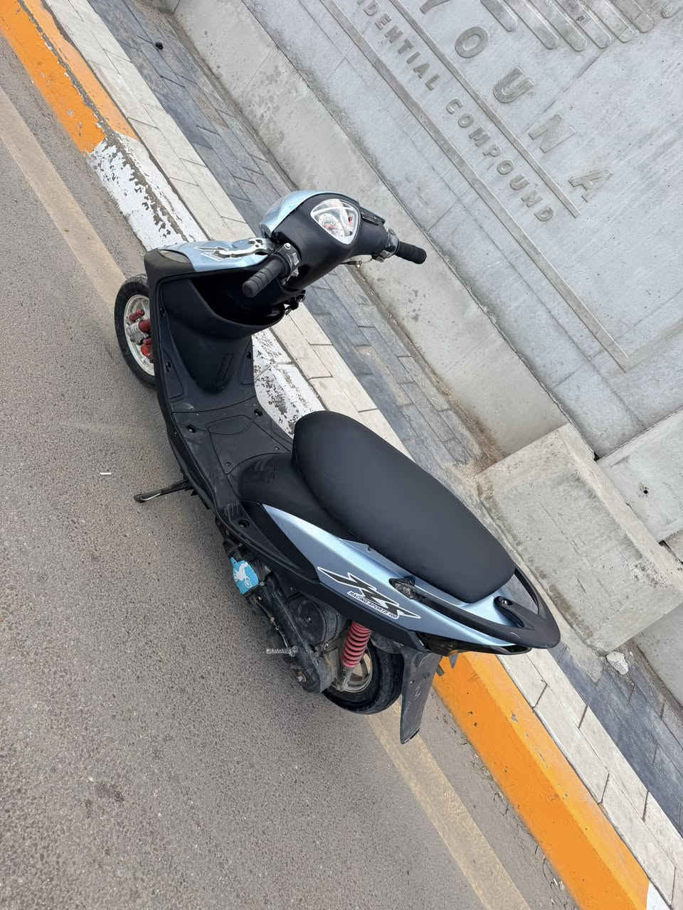 السلام عليكم ورحمة الله 
ماكس عدله 120 مكينه بلاد برغي ممفتوح بيهة مكينه صوت ناعم // كفرات بلاد ختم واحد // التزويد الي بيهة ( دبلات رياضيه / كلجات رياضيه / وياله نجمه اصليات وليس تجاري ) الدراجه شلعه ومعدل كلش حلوات كهربائيات كامله من كلشي 

النقص فقط كتف اشيار من وره المطر وكفن وبريك امامي 
لا تبخير ولا تنقيص وشرط تاخذهة على تبديلة الدهن 
مكفوله من كلشي 

السعر 675 وبيهة مجال 
العنوان زيونه قرب ساحة ميسلون 
***********
