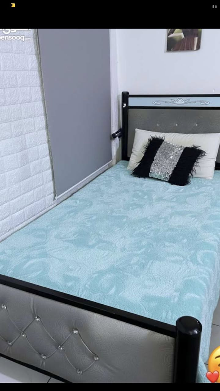 جرابي حديد ارضية خشب وجوة الخشب حديد نضيفات سعر الوحدة 65ثنين ب 120  قفل ***********
