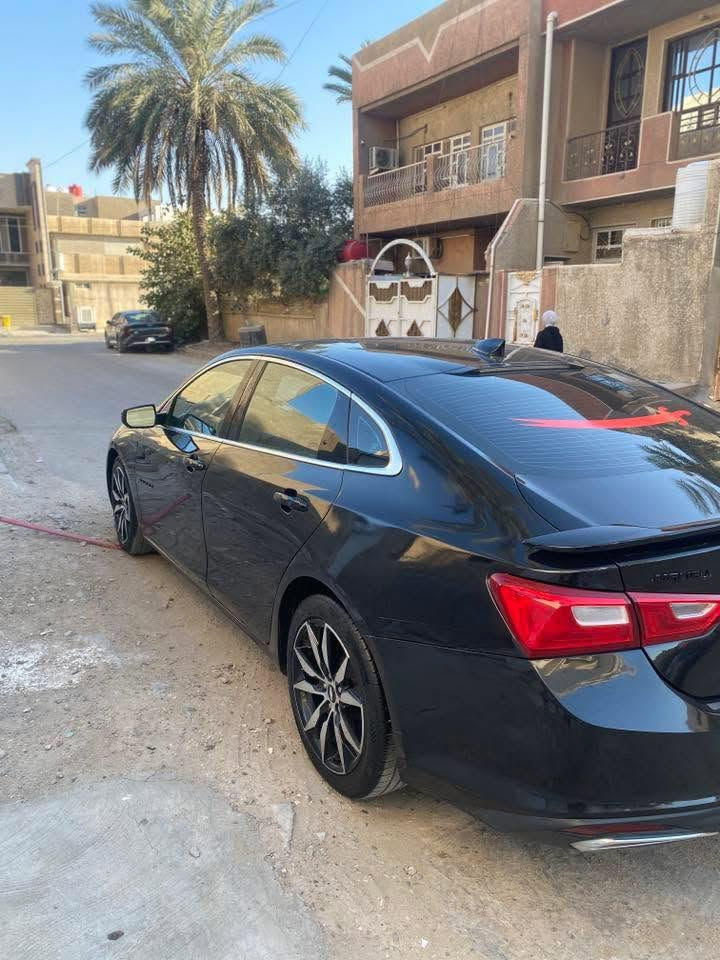 السلام عليكم
ماليبو 21 rs 
سيارة حادثها بس الجاملغ الخلفي معدل ومصبوغ بدون ايرباك سيارة جديدة بكل معنى الكلمة دينار احمر متصوف عليها
سياره ماشية 77 
بجم كبس والخلف كبس 
بدون لغود بدون شواصي 
راديترات مراوح كلها بلادية
سيارة معروضة ب108 وبيها مجال
مكان السيارة بغداد الطالبية 
للاستفسار ***********
