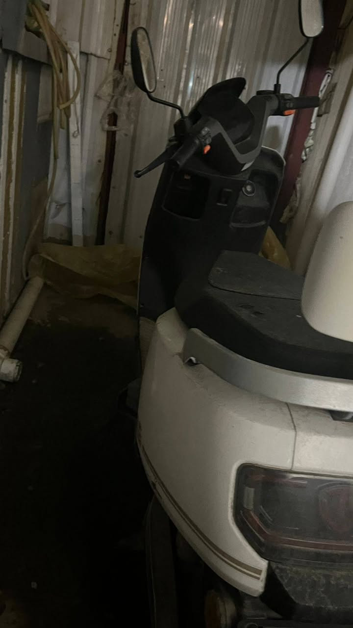 سلام عليكم دراجه شحن تيسلا 2025 للبيع دراجه جديده تمشي 90 كيلو متر بلشحنه الواحده بطاريه وحده عطلانه فقط السعر 550 وبيه مجال *********** التواصل علواتساب
