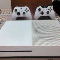 اكس بوكس ون S • ١ تيرا • يدتين اصلية
