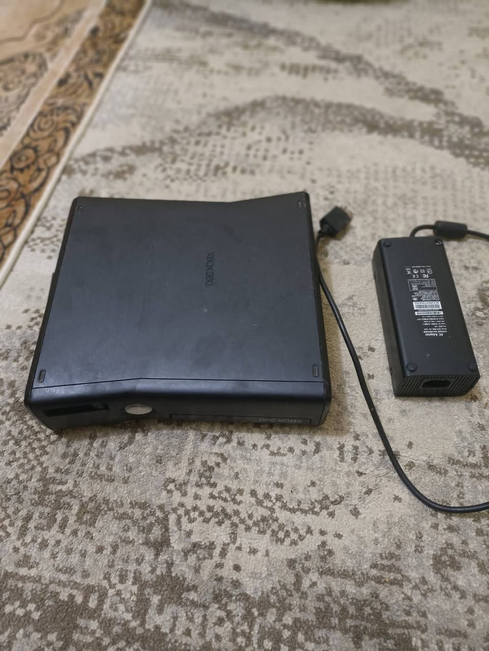 متاح إكس بوكس 360 جهاز كامل ملحقاته بس جوستك ما بي جهاز نضيف سعر جهاز 90 بي مجال قليل شراي تصل *********** أو راسل واتساب
