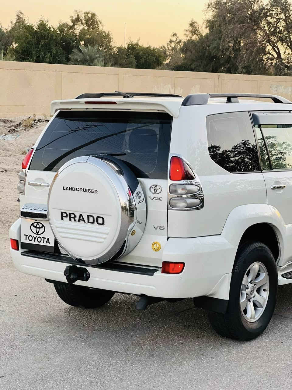 سلام عليكم تيوتا برادو 2008 خليجي فول مواصفات 1/1 فتحه  السعر 173$ 
مكينه 6V/4000 مكفوله مع ((الكير اوتماتيك))
سياره جديده جدا مكفوله من الضربه والصبغ والتبديل  مع سونار مرفق بالمنشور فقط البنيد بيه تكشير صبغ ومصبوغ فقط (رقم بصره بسمي سنويه جديده وهزه 2031 دولي ) داخل عسلي 7 راكب فور ويل 3 قطع تبريد مع تبريد وتدفئه بالكشنات سبير تعليك كأمره شاشات 3 حساسات منضومه زنون اصلي تخم تاير حداده كله جاهزه من كلشي ستخدام شخصي 
عنواني البصره الاستفسار  ***********
