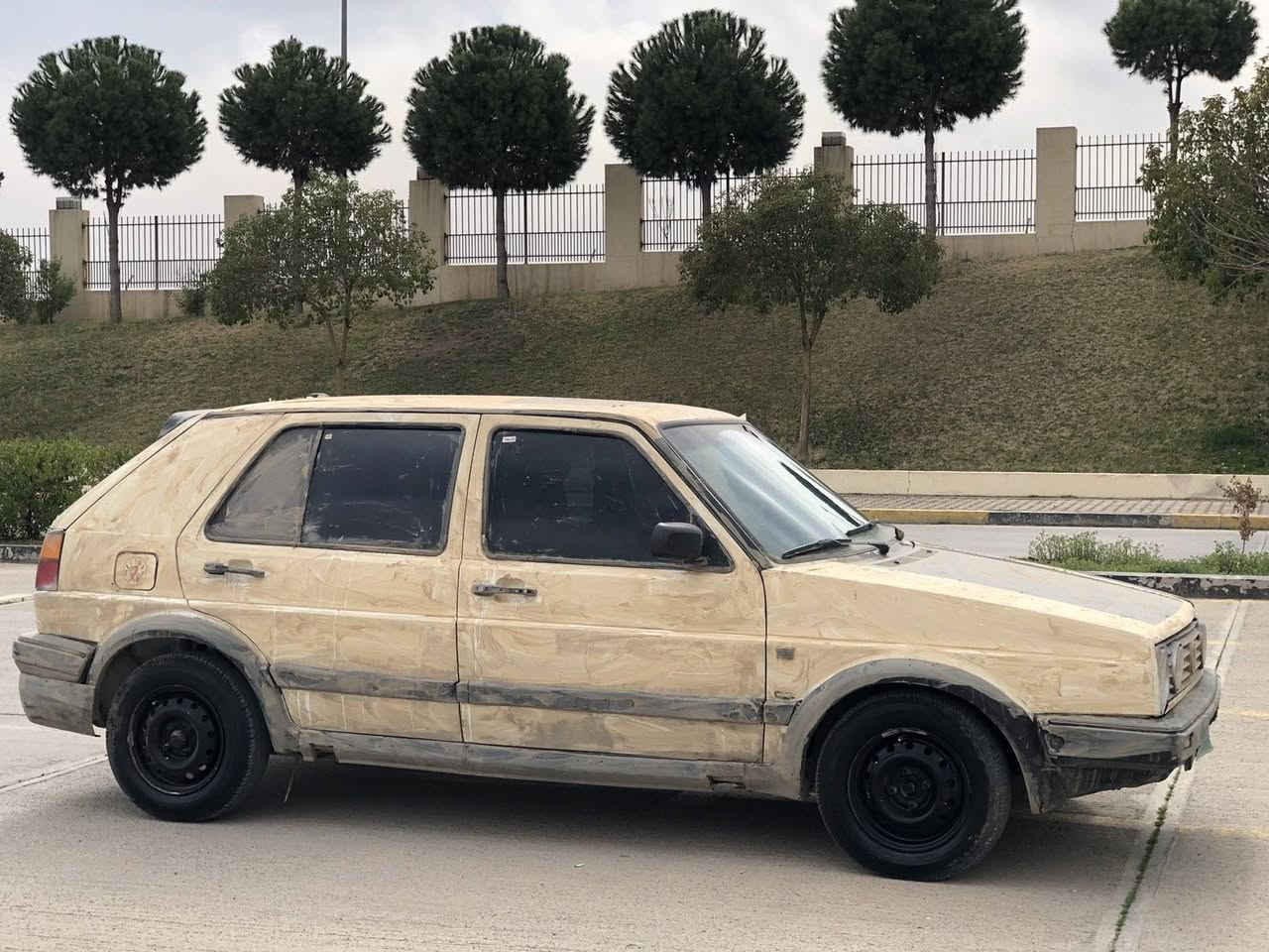 گۆڵف مۆدێل ١٩٩١ ئاڕم پلاستیکی هەولێر هەموو شتێکی بەشەرت ٤ تایەی تازەی لەسەرە پاتری تازەیە گێڕ و مەکینەی بەشەرت مەکینەی  ٥ بزمار گێڕ عادی ماڵەکە دیارە پێویست بەوەسف ناکات سعری ٢٢ گەڵا و معامەلەیەکی برایانە گۆڕینەوەش ئەکەم بەشتێک بەدڵم بێت
***********
لەسلێمانیم
