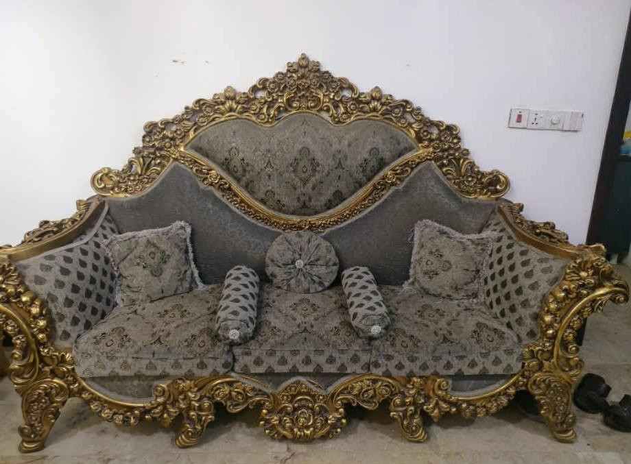 ✨ تخم ملكي عراقي أصلي ونظيف جداً للبيع ✨
🛋️ العدد: 10 مقاعد + طبلة عدد (2).
💯 الحالة: شغل عراقي أصلي وبحالة ممتازة (نظيف جداً).
📍 الموقع: بغداد - الغزالية / الهياكل (قرب شارع 60).
📞 للتواصل والسعر: يرجى المراسلة على الخاص.


**إذا كنت صاحب هذا الإعلان وتريد حذفه لأي سبب، رجاءا أرسل رسالة إلى الدعم الفني**