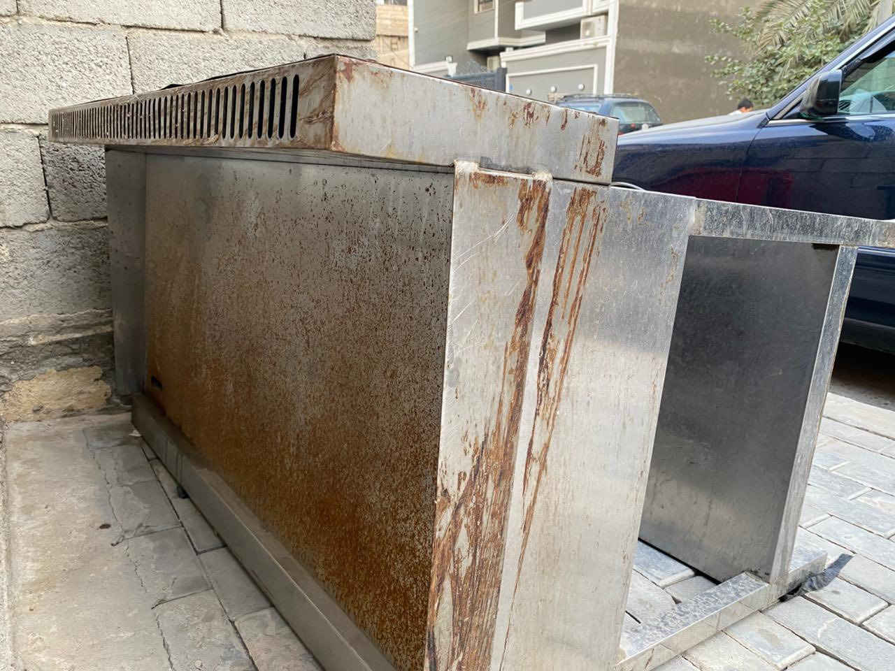 السلام عليكم غراض مطعم للبيع كريل بركر حجم كبير+قلايات عدد ٣  مكان بصره ***********السعر ٢٠٠الف الشراي يتصل
