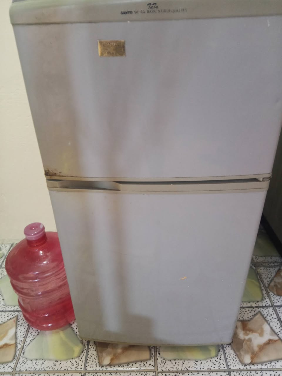 السلام عليكم صباخ 200,,/// براد 55//ثلاجة 100  ميز طعام 100شراي يتصل يدلل ***********
