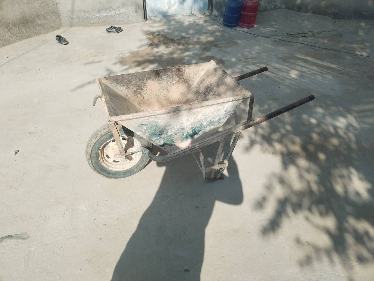 سلام عليكم ً
ونج مستعمل للبيع شرط لتصعيد
فلاوين حديد
حديد ثقيل
جاهز للعمل  عده كامله
ماطور 13 حصان
3عرباين مستخدمات 
مكان الديوانية السدير
للاتصال *********** واتساب🤳
للاتصال ***********
