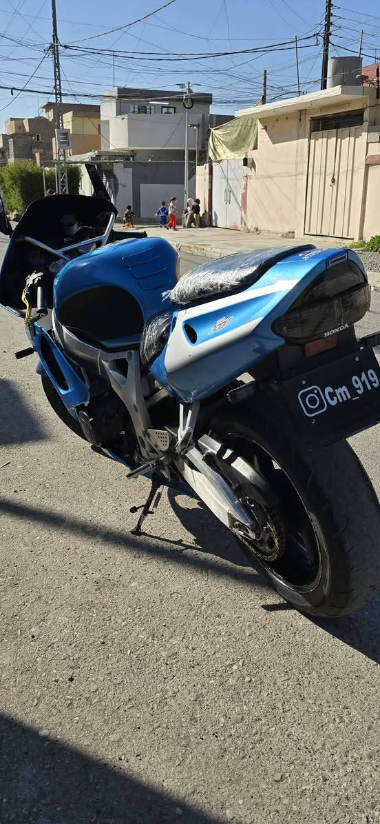 نوعيه/ هوندا 919 cbr
موديل/1999
الموقع/موصل
بدون اوراق 
مكينه وا كير خير من الله 
الدراجه كدام عينك 
دسكات جديد
يدات رياضي 
دهن (MOTUL)🏍️(موتول)
بلكات(ngk)
حماوه (82)
السعر (17) ورقه قابل للتفاوض
الرقم تلفون
***********
بي واتساب
