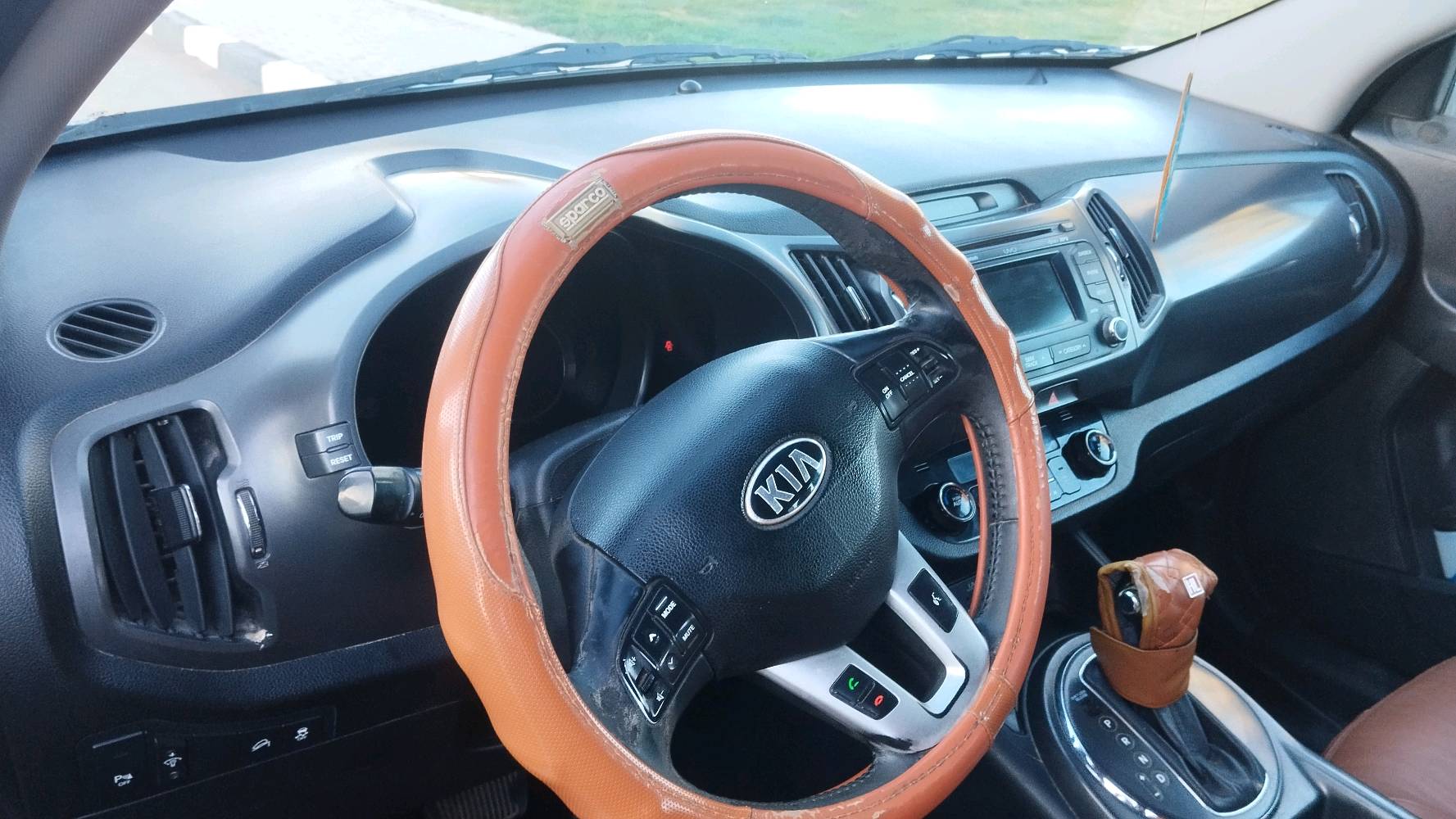 كيا سبورتاج 2013 وارد أمريكي  واحد على واحد 

✔️ محرك 2400

✔️ فتحة سقف بانوراما

✔️ جلد + شاشة لمس + كاميرا خلفية

✔️ حساسات + بصمة + مثبت سرعة

✔️ مري شفط +كشن كهربائي تبريد تدفئة بالكشنات 

🔧 الحالة:

•ماشية 133ألف وارد كلين

•صبغ فقط الجزء الأسفل من باب الصدر بسبب دحجة بسيطة
•الچاملغات الأمامية بيهم بارد مقدار شبر (سمكرية 100%)

باقي الجسم نظيف

📄 رقم ألماني – بغداد

📍 الموقع: النجف