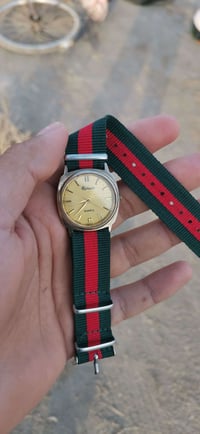 ساعة يابانية • قديمة جداً