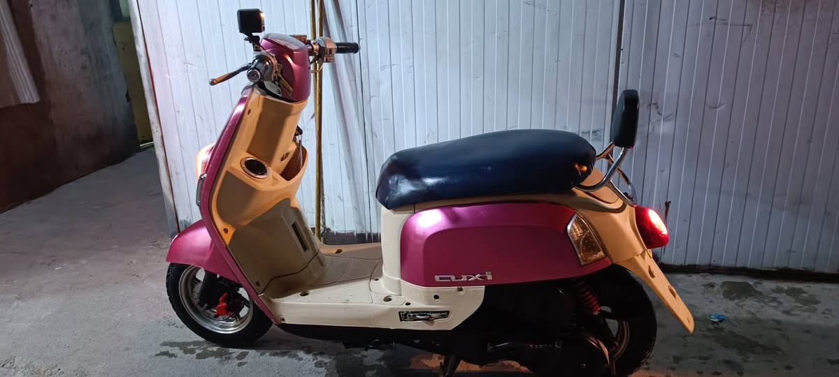 السلام عليكم دراجه ماكس بوليسي للبيع دراجه حلوه ونضيفه كهربائيات كله شغاله الدراجه كابريته مو نوزل نضيفه كلش السعر 950وبيه مجال بسيط كلش وقبل لا تجي جيب وياك ابو خبره ويعرف بيهن لان ساعه مااطي ضمان ***********
