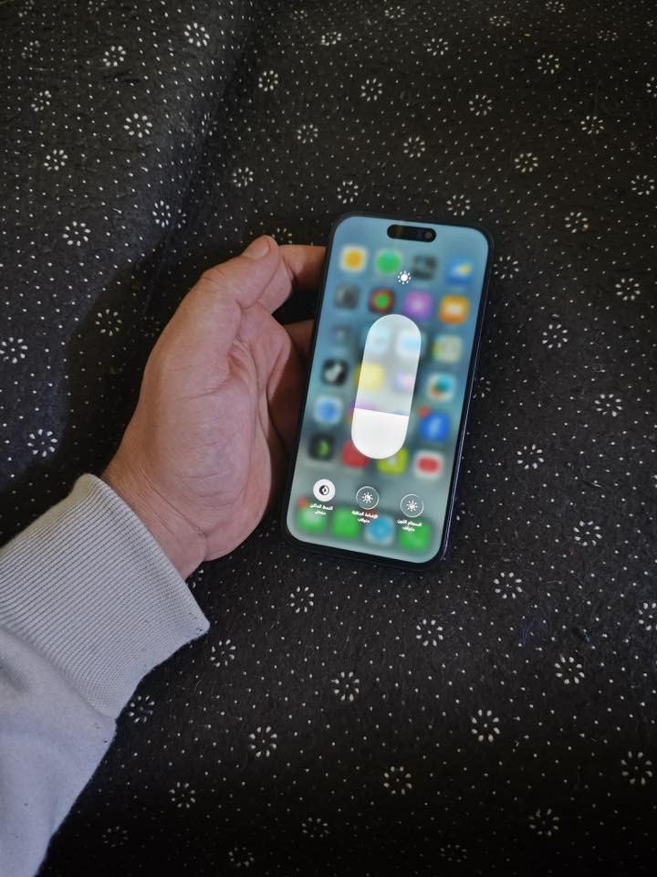 ايفون 15 برو 
مبدل شاشة 
نسبة البطارية 87 مشحون 854 
السعر 675 
او مراوس مع s23الترا 
***********
