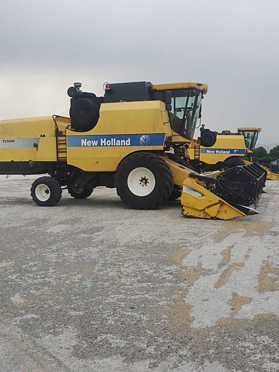 لبيع حاصده 5080 موديل 2011 فول مواصفات 
 طبله 20 عربانه وراها طخم تايرات جديد 
تشقيل تريشر جوكات جاهزه عل عمل 
***********
