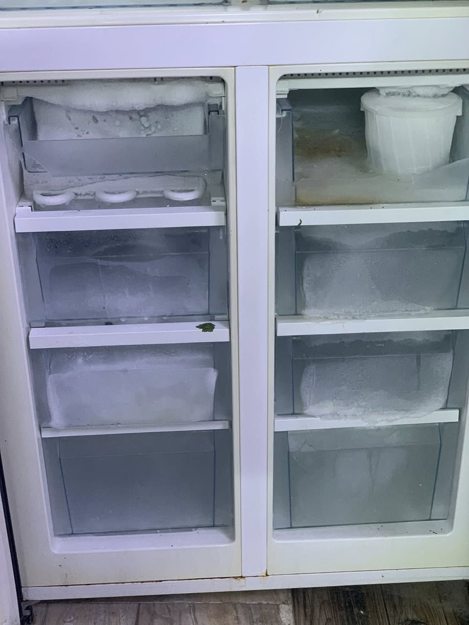 سلام عليكم بيع ثلاجه بابين فريز شغال او ثلاجه كامل شغاله +مايز تلفزيون حلو شغال مرتب نضيف.. الشراي يدخل وتساب الرقم ***********
والرقم ثاني  *********** العنوان كركوك حي الوحد انتصال او ما يكون خاطرك اله طيب 🤝🙂🩶
