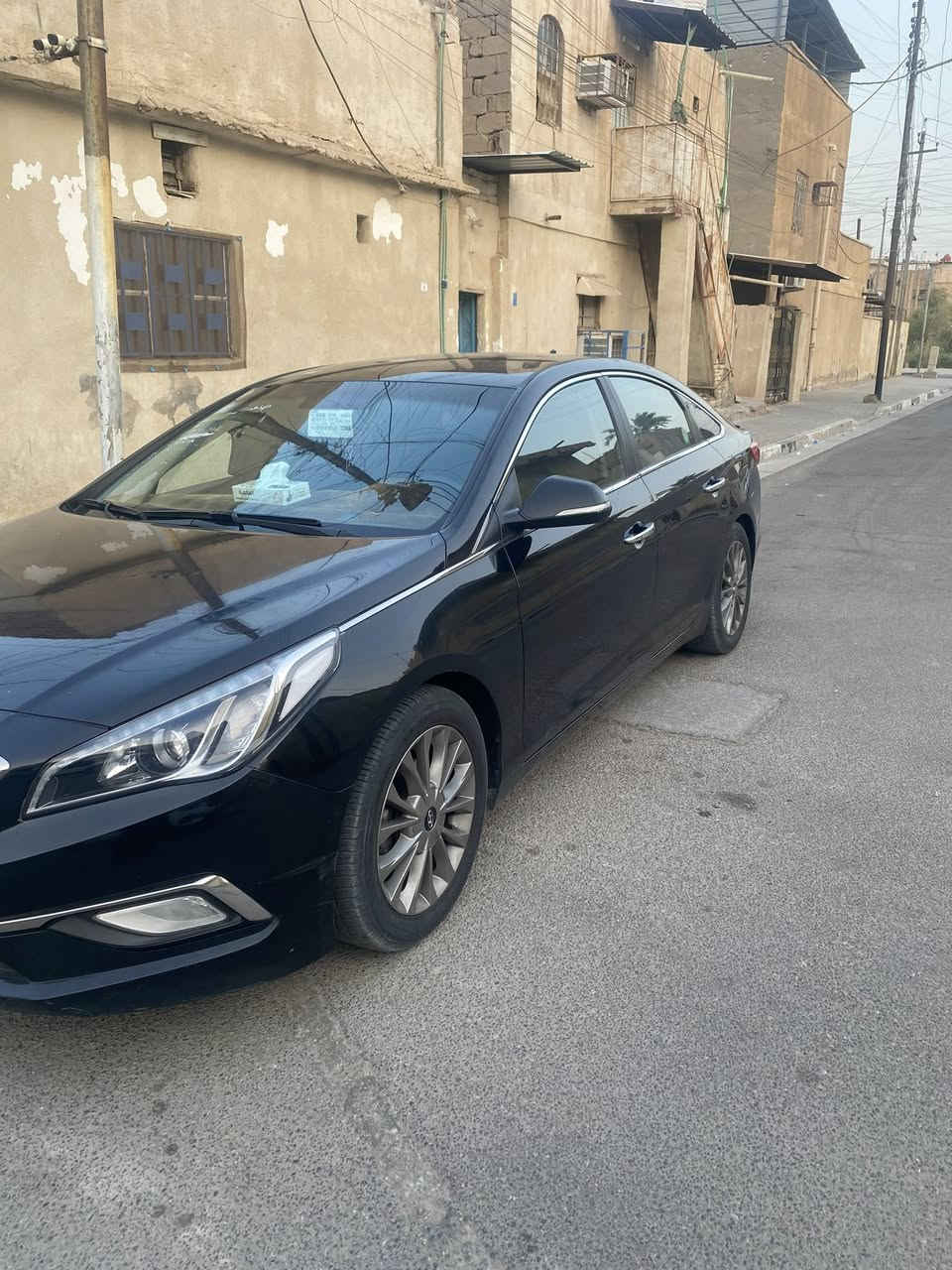 سوناتا ٢٠١٥ وارد كوري خط واخد بلاد فول ما عدا تنته سياره نصبتهه تخبل سياره كلش نضيفه بيهه صبغ لان وارد كوري وما ينكفل بيهه اربع قطع وكفاله من الضربه حداده جديده وكله اصلي تايرات تخم جديد مشط جديد زنون عالي ناصي بلوجكترات زنون المحرك ٢٠٠٠ بي بدايه تنقيص بس اكفله يوديك وين ما تريد واي ستفسار اتصل ***********
السعر ١٣٠ وبيهه مجال 
مكان السياره البصره 
ما يعجبك غلس لا تكسر بسعر
