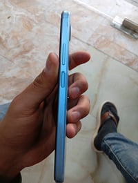 جهازين واحد يحتاج سوفت وير ناسي الرمز والجيميل والثاني يحتاج شاشة