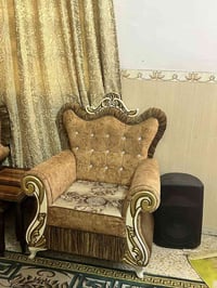 تخم ابو التاج سعره ب٥٥٠  وكعده سعرها ب ٣٥٠  وثنيهن التخامه بيهن مجال و...