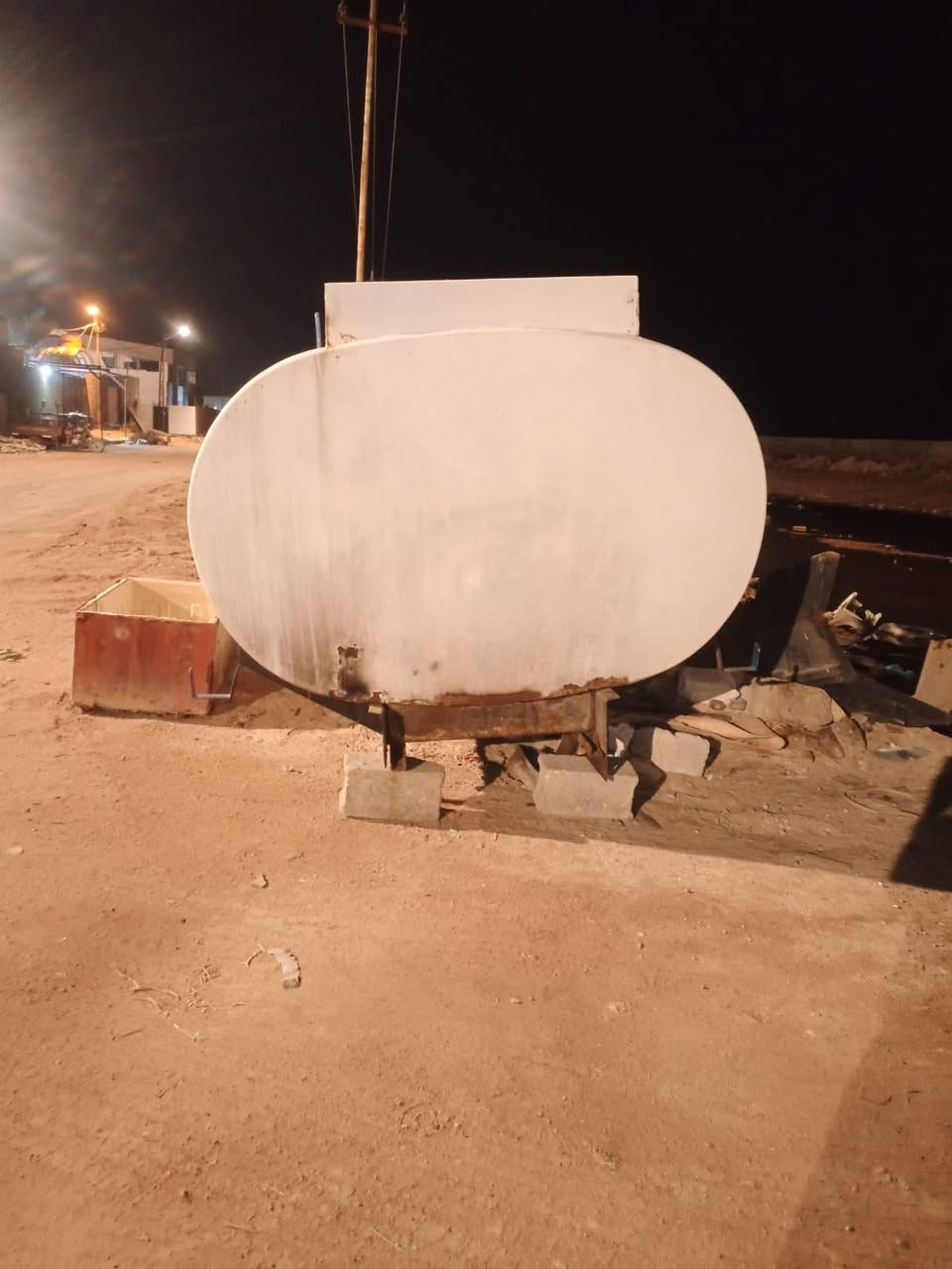 السلام عليكم تانكي 16طن طول6متر مصلح من الداخل تانكي حلو ونضيف عنوان البصره قضاء الفاو ***********
