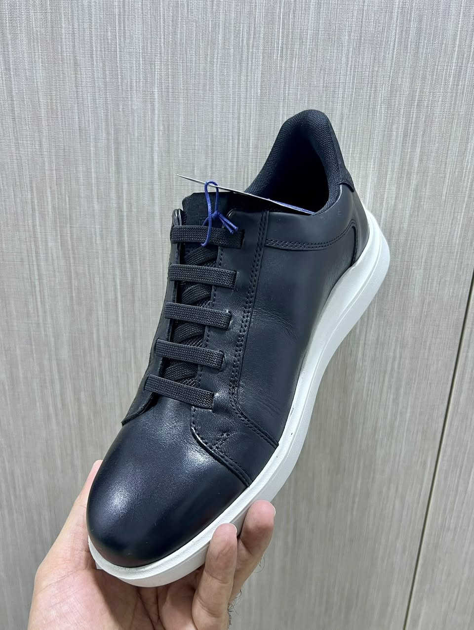 حذاء رجالي Rockport جديد وكالة

الحذاء مصنوع من جلد طبيعي 100% بلون اسود أنيق، مع تصميم عصري ونعل مريح جداً مناسب للمشي والاستخدام اليومي.

المواصفات:

 • الخامة: جلد طبيعي
 • اللون: لون اسود
 • المقاس:  43
 • مزوّد بتقنية STEP ACTIVATED

السعر 150 الف ، تواصل خاص
او واتس اب
***********
