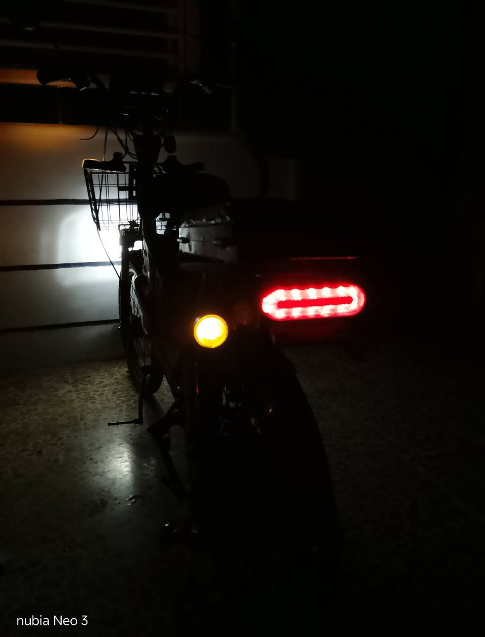 دراجة شحن بطارية ليثيوم عمر طويل 🛵
شغال كلو شرط والبطاريات ليثيوم تقاوم 4 سنوات 
حجم 22 سرعة 50 حقيقي 
عقل V48-60V⚡
شاحنة اصلية لبطاريات الليثيوم 
لون ازرق استخدام قليل🟦 
السعر 325 وبي مجال 💵
التواصل عالخاص او الرقم ***********📞
الموقع: الموصل الجانب الايسر مجمع مال الله السكني مقابل ترفك حي عدن 🔻
