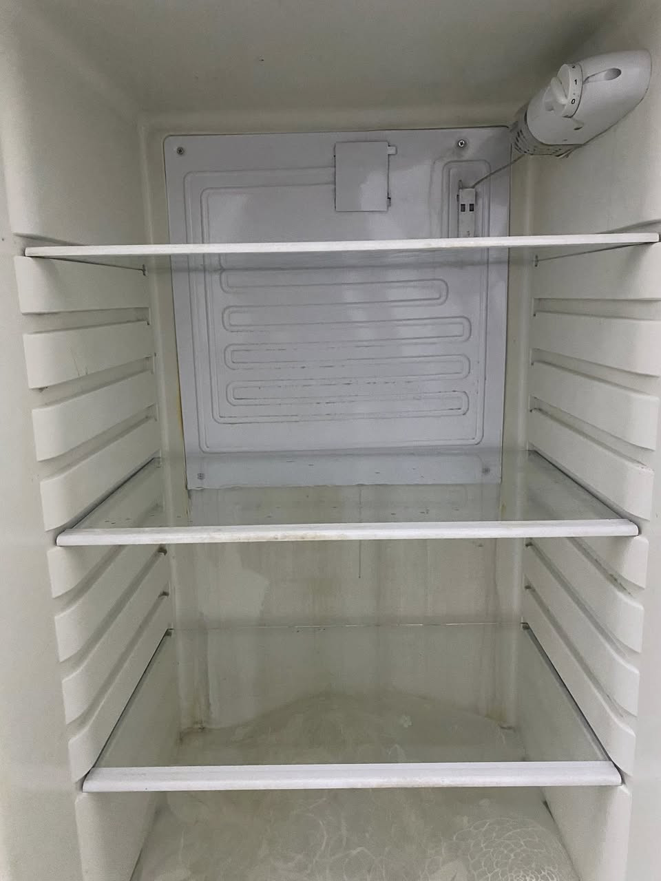 ثلاجه للبيع كلشي مابيه الشراي   *********** اتصال او واتساب
@
