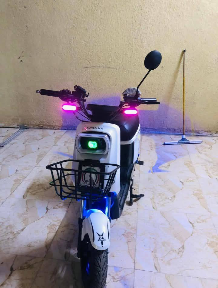 دراجه شحن ار تسعه برو ماكس فول مواصفات بطاريات كبار ملف 1200اربع نمر سرعه 109وهمي 70حقيقي تمشيك 45كيلو والسعر 475  دراجه صارلها اشهر طالعه من وكيل بطاريات خير،  من الله جدد بيها بصمه وسويج وكارت الشراي يتصل عله هاذ الرقم *********** الرقم بي واتساب
