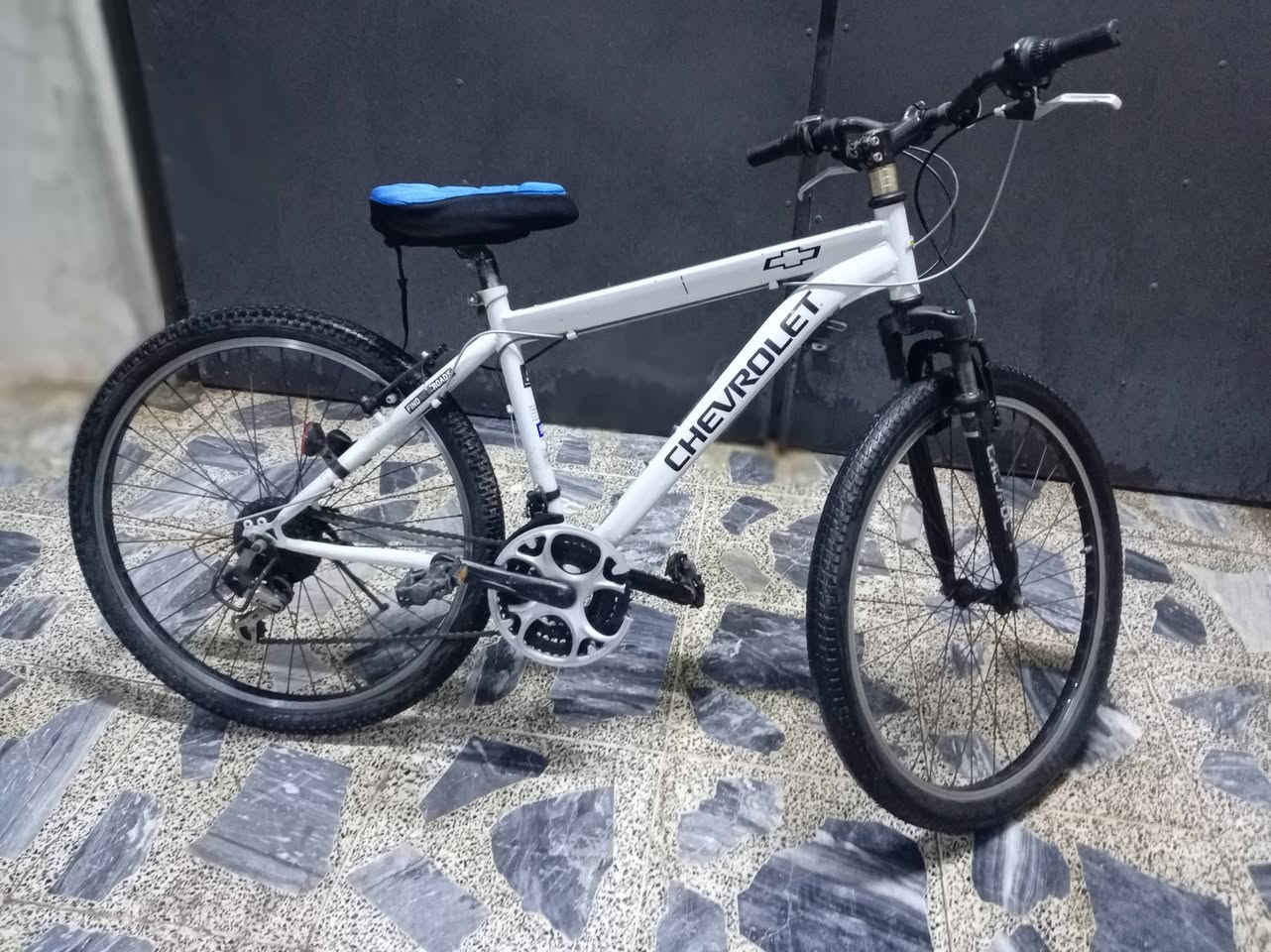 سلام عليكم. بايسكل 🚲 ماركة شوفرليت حجم 26 كير امامي 3 نمر والخلفي 6. دبلات شغالة بريكات شغالة السعر 160 وبي مجال بسيط مكاني موصل حي الملايين الاولى


**إذا كنت صاحب هذا الإعلان وتريد حذفه لأي سبب، رجاءا أرسل رسالة إلى الدعم الفني**