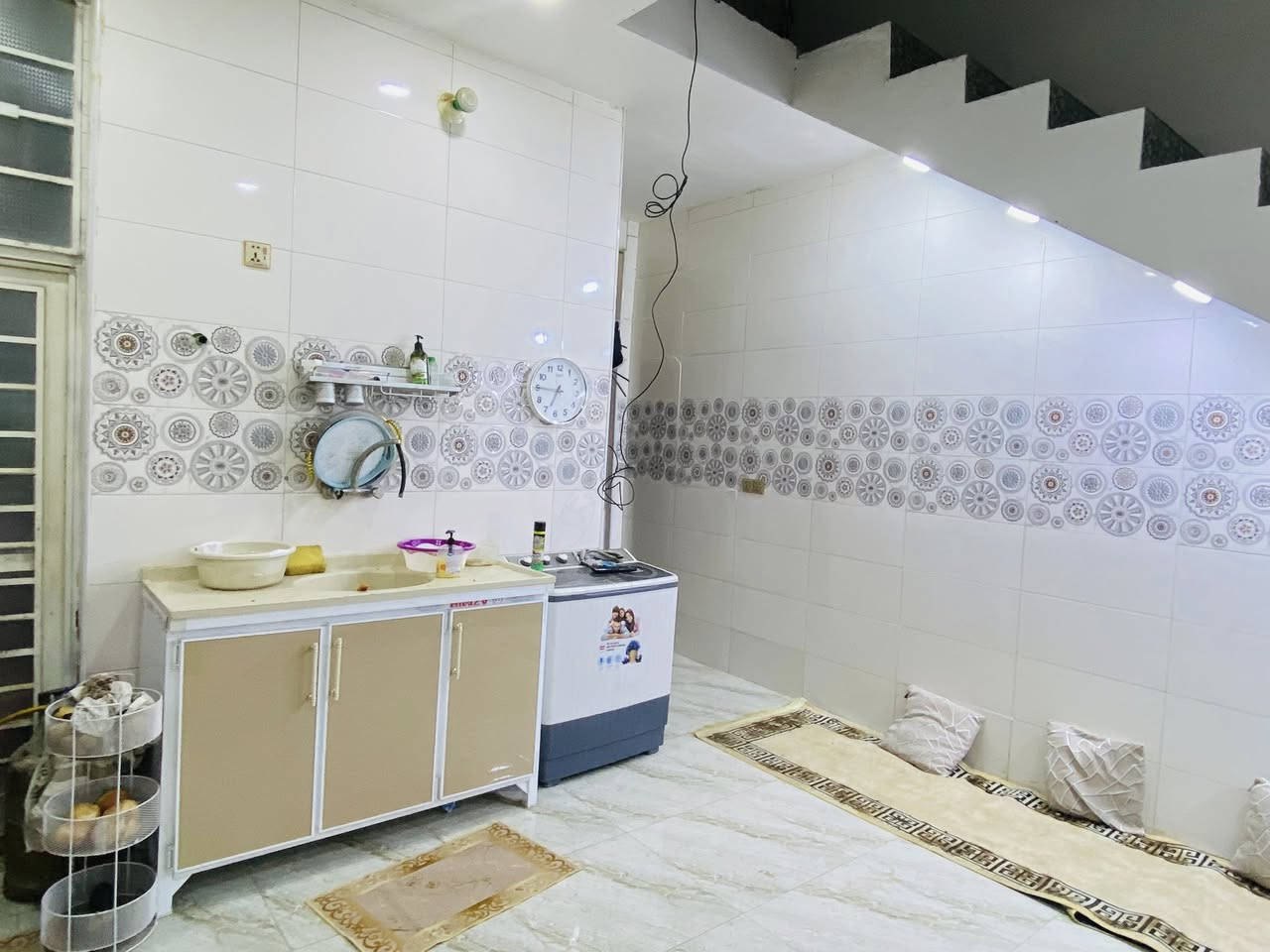 السلام عليكم
مشتمل للبيع بناء حديث المساحه 90 متر طابو زراعي قرار 25 

شارعه مرتب ومربوط ع المجاري 

يحتوي على استقبال وصاله ومطبخ وغرفه نوم وصحيات 

والطابق الثاني صاله كبيره 

العنوان / النعمانيه خلف سيطرة الالبان القديمه 

للاستفسار التواصل على الخاص او الاتصال على الرقم التالي 

***********
