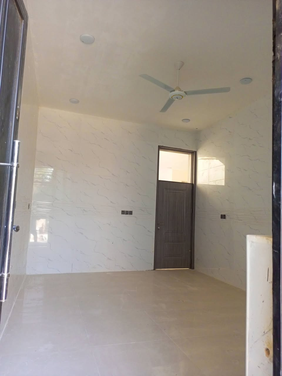 🏠✨ للإيجار – بيت  200م ✨🏠

📍 المواصفات:
كراج كلش كبير

🛋️ استقبال مرتب
🏢 صالة 
🛏️ غرفة نوم عدد 2
🚿 مجموعة صحيات متكاملة
🍽️ مطبخ جاهز
🌤️ 
💼 

الموقع:  ام الخيل الثانية بناء حديث خلف سويت لاند 

📞 للاستفسار: ***********
