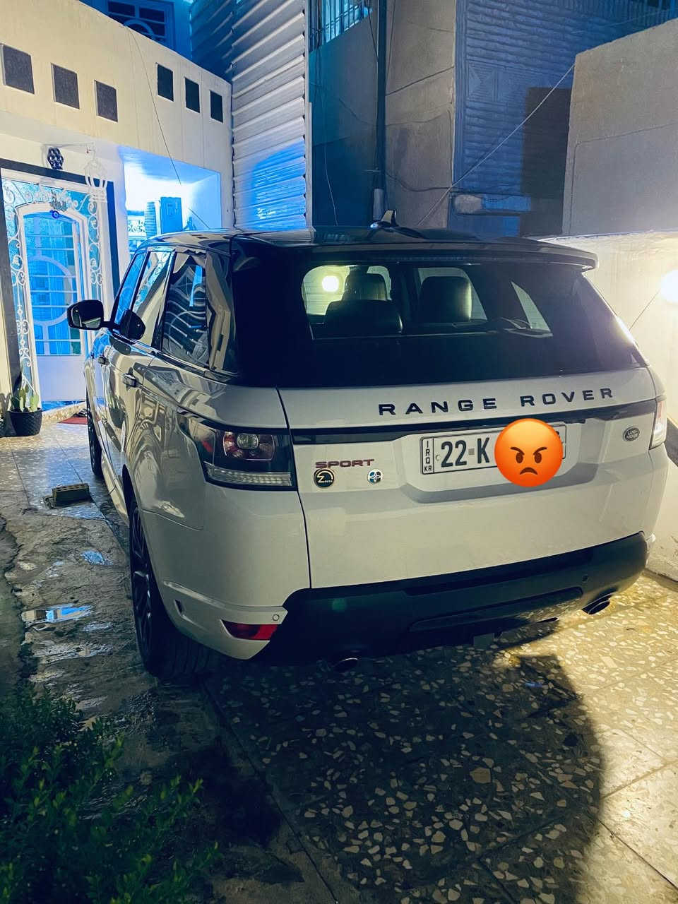 السلام عليكم رانج سبورت (HST)موديل 16فول مواصفات بانورامه بيبان بصمه وارد امركي داخل اسود حادثها فقط شي بسيط بالبنيد بدون دواخل السياره جديده جداً مكان السياره بغداد الغدير للاستفسار ***********
