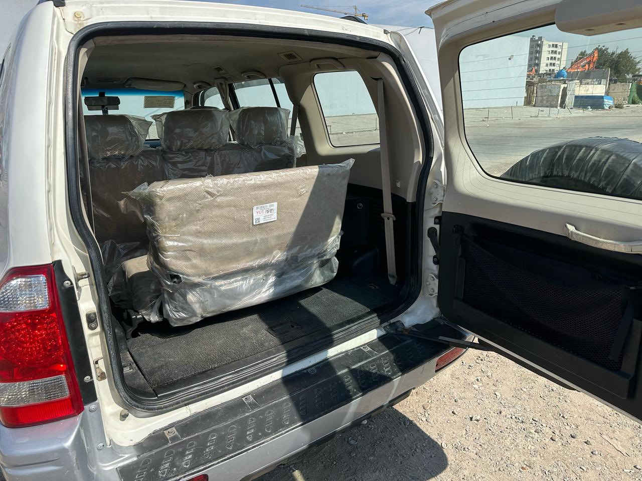 السلام عليكم باجيرو موديل 2007
مكفوله من صبغ مكينه3000 مكفوله كير كفاله 
شاشه لكزز كامر دواره 
تبريد 3 قطع فور ويل سبعه راكب 
صدر امامي خلفي جديد تخم تاير جديد 
رقم بغداد دولي بسمي مكان 
بغداد اي ستفسار عل رقم 
***********
