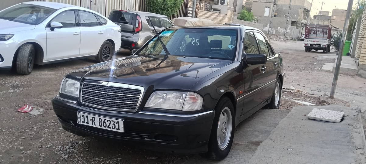 سلام عليكم عندي سياره مرسيدس بيبي شبح حجم
سياره بلاديه كير ومكينه بلادي
 320سي  موديل 1994كهربائيتها كلها شغاله تبريد نقص غاز  بيع مستعجل مكاني بغداد السعر 65وبيها مجال لشراي  
رقم الهاتف ‏‪***********‬‏
