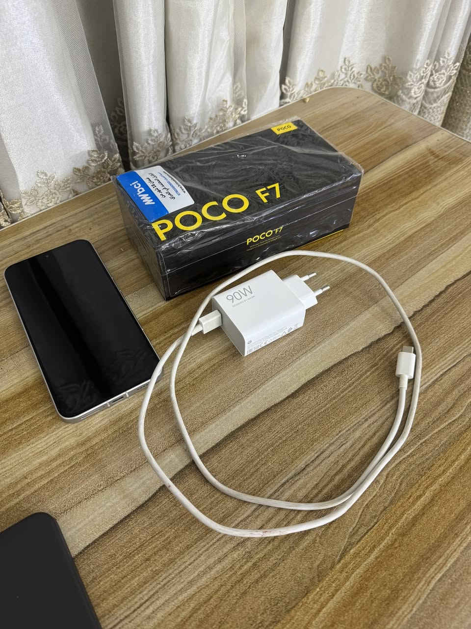 السلام عليكم موبايل POCO F7 للبيع صارلي 3 اشهر من مشتري من شركة الوطني بالناصرية غراضة كاملة موجودة شاحنته الاصلية90واط وكارتونته الي بيها الضمان لمدة15شهر..نظافة الجهاز 100/100 ويشغل بالببجي120فريم وبشرط تجي تلعب ببجي وتشوف سلاسته شلونها..عدد دورات البطارية128, الذاكرة نسخة512 الأعلى بهذه الجهاز وسعرها بالمحلات525..ملاحظة النسخة اللي عندي نادرة وتختلف عن بقية النسخ..مكاني:مركز الناصرية قرب الجسر  السريع، السعر 465 وبي مجال بسيط، ووياه هدية لاصق حماية للكاميرات، للأستفسار خاص او واتساب ***********
