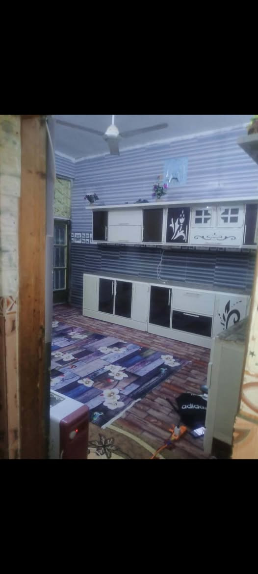 السلام عليكم عيني دار للبيع مساحه ٢٥٠م العنوان طريق المعاره قرب حسينيه السجاد يبعد  عن الشارع العام ١٠٠م استفسار اكثر اتصال بالرقم (***********)
