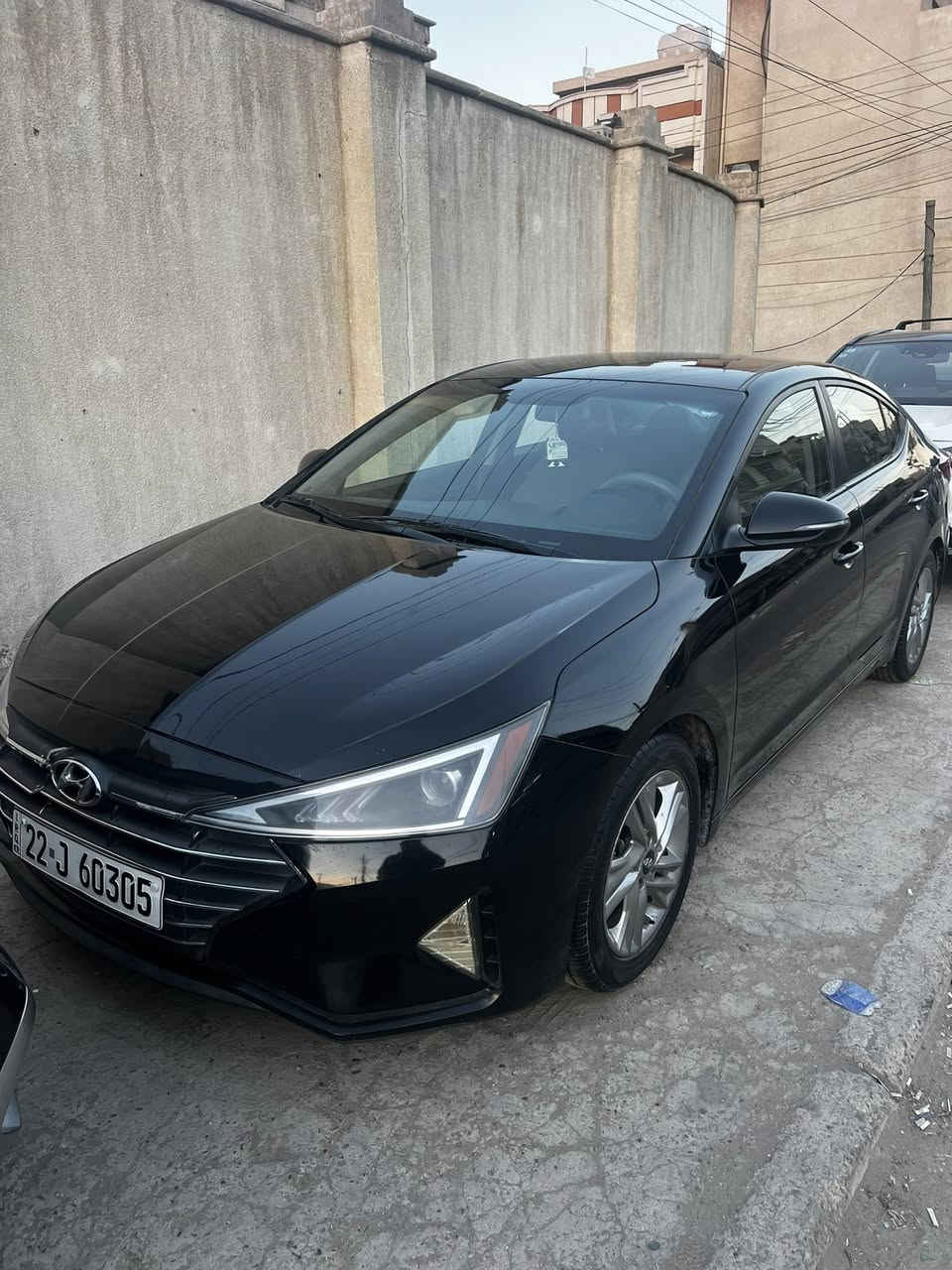 السلام عليكم
النترا ٢٠٢٠ وارد امريكي 
حادث جاملغ وباب ايمن 
السيارة جديده ماشيه ٧١٠٠٠كيلو 
مكان السيارة الدوره 
السعر ١٣٥$ وبيه مجال بسيط 
رقم الموبايل ***********
