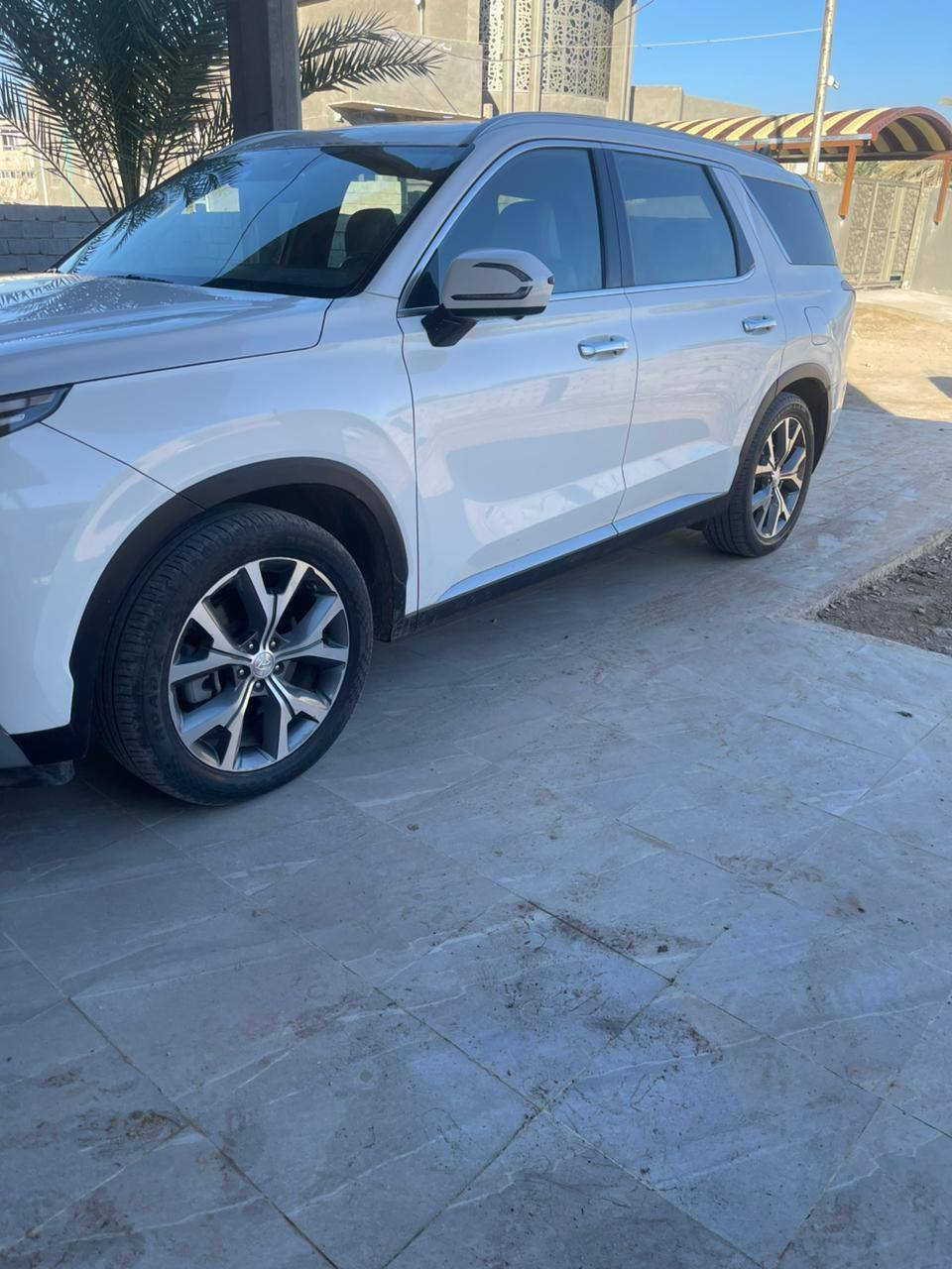 السلام عليكم للبيع فقط
‏ HYUNDAI PALISADE 

موديل 2021 رقم بغداد  

ماشية 40 

المواصفات :-

اربع كامرات 360 

شاشه ديجيتل 

لايتLED امامي

لايت امامي زينون 

بك لايت LED

كشنات سياحي منفصل

رادار امامي 

رادار جانبي

حساسات خلفيه

حساسات اماميه

بردات خلفيه بلادي

تبريد 3 قطع 

شاحن واير ليس

بصمه 

تشغيل عند بعد 

ماوس تحديد 4 وضعيات القياده 

كراسي كهرباء

كراسي هيتر+ تبريد 

شفتات ستيرن 

توقف ذاتي امامي خلفي 

السيارة جديدة وماناقصه اي شي

صور حادث مرفقه 

السيارة بدون شواصي 

المكان بابل الاسكندريه 

السعر 193

 وبيها مجال

للاستفسار ***********
