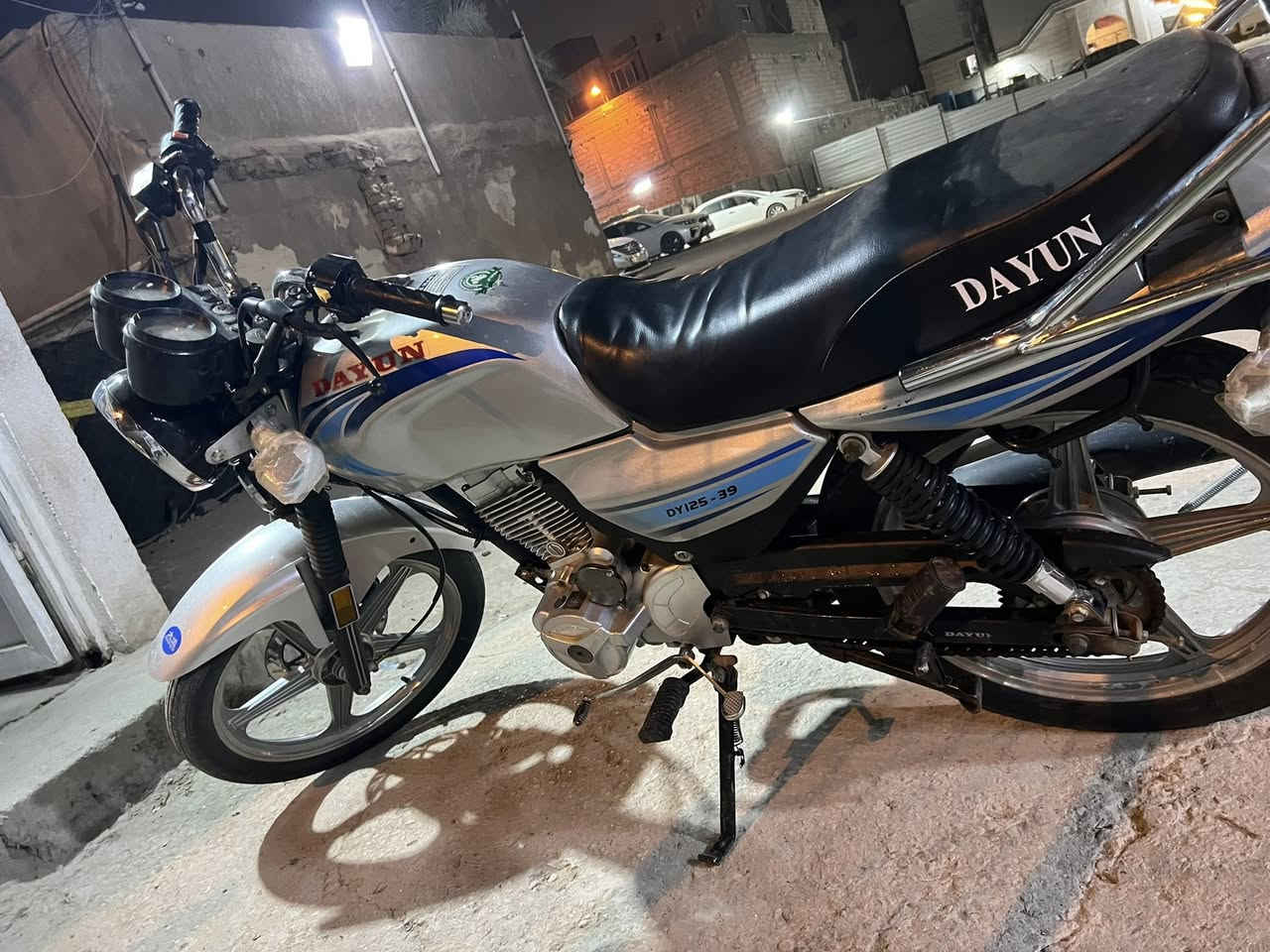 سلام عليكم شباب دايون عضم موديل 21 طالعه بل 22 الدراجه مكفوله كفاله عامه من مكينه وشاصي وكهربائيات شغاله كلها اوراق اصولي الوكيل ثامر خلخال المكان كربلاء المركزيه متواجد عل فيس ايضا رقم الاتصال *********** بي واتساب
