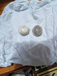 خرزات ثنين للبيع ماعرف شنو نوعهن قديمات كلش07809059640