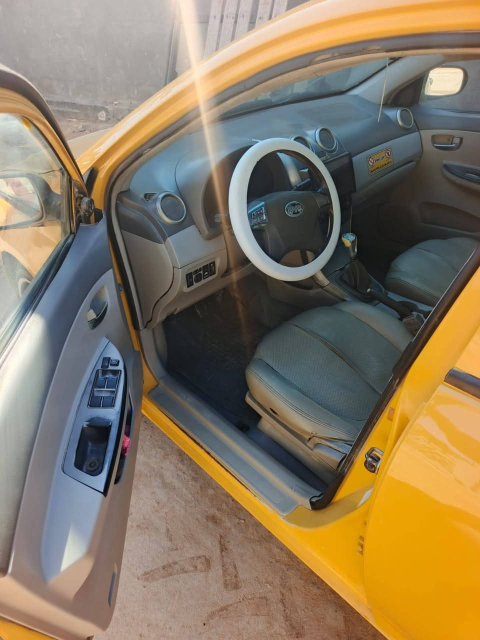 سلام عليكم بي واي دي للبيع موديل 2013
سنويه جديده 
رقم انكليزي 
سياره جاهزه خير من الله 
فقط مصبوغه احزام فقط 
سعرها 37 وبيها مجال 
مكاني بابل 
غير متواجد بل فيس بوك
للإستفسار اتصل على الرقم ‎***********
